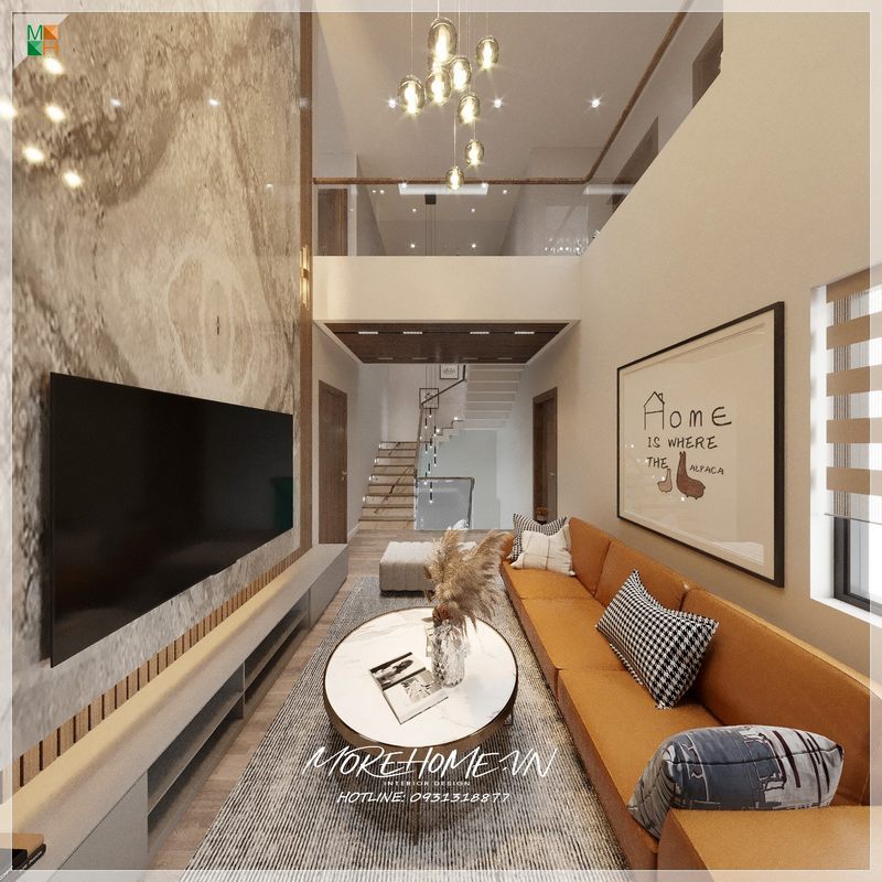 Tranh kính treo tường cũng mang lại cho không gian phòng khách được sinh động nhiều màu sắc chi tiết.